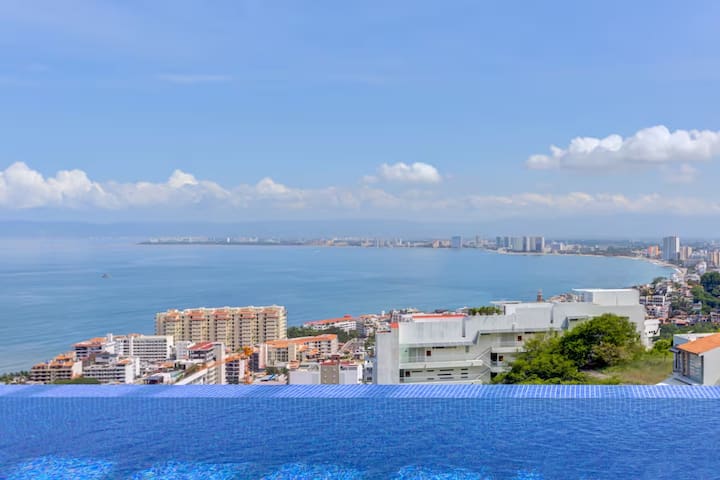 Beautiful View Rooftop Pool Quiet Spacious Condo - Conchas Chinas