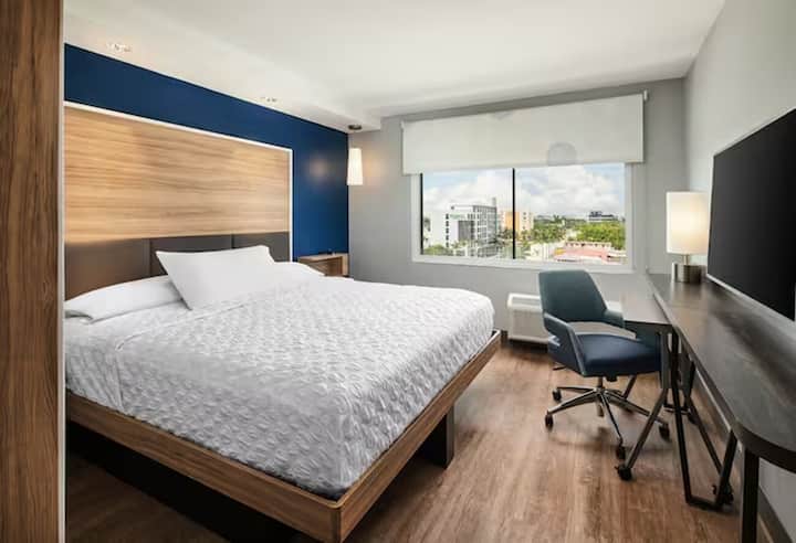 King Room By Fort Lauderdale Beach - Dania Beach, FL