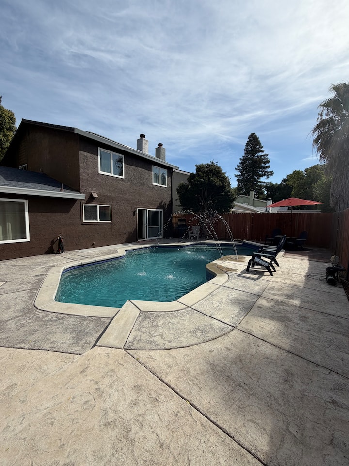 Poolside Oasis/private Pool/ Near Airport/midtown - Sacramento, CA