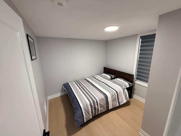 2br Clifton Hill Retreat | Walk To Falls + Parking - Niagara Falls