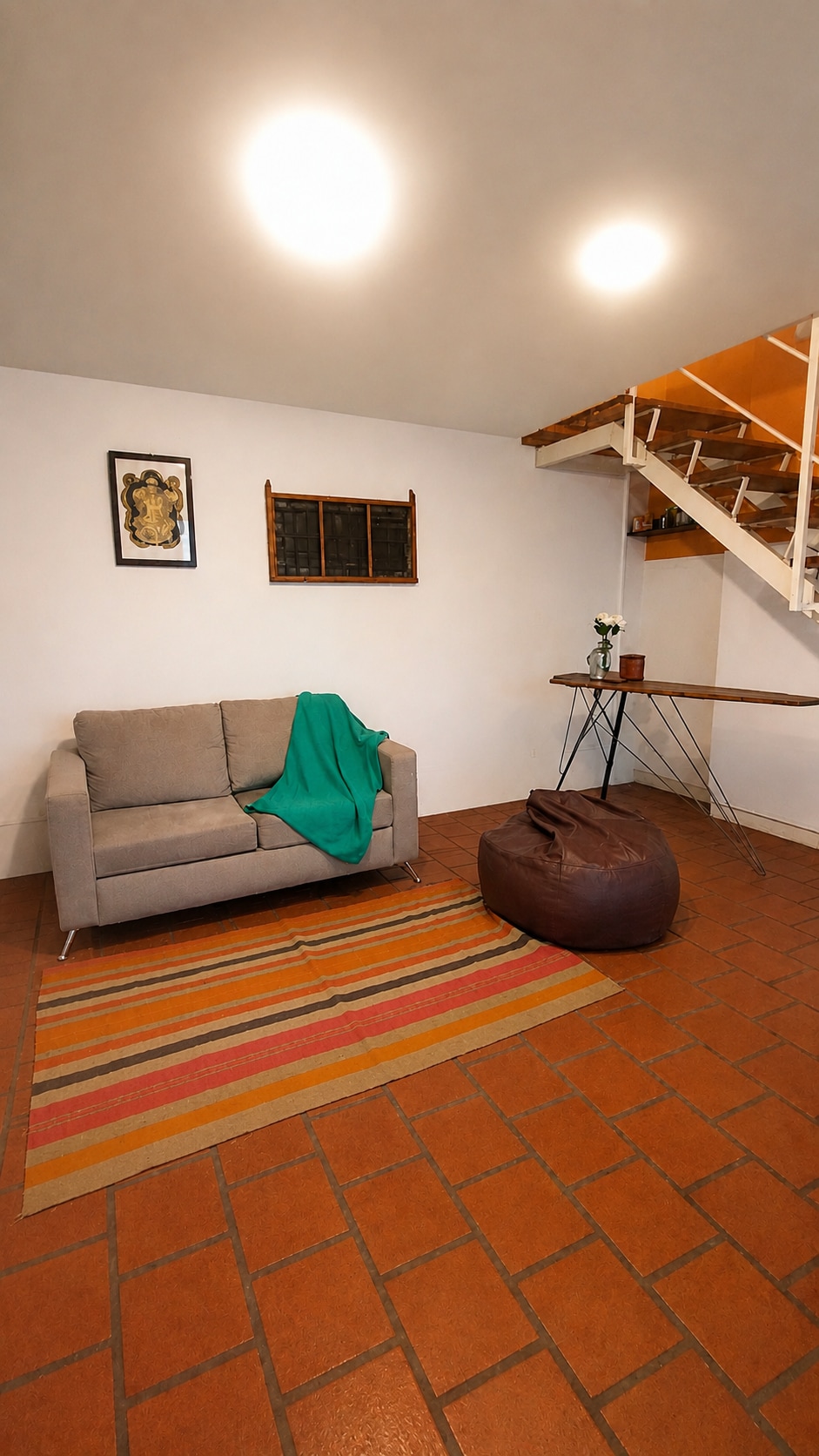 Casa con patio y oficina