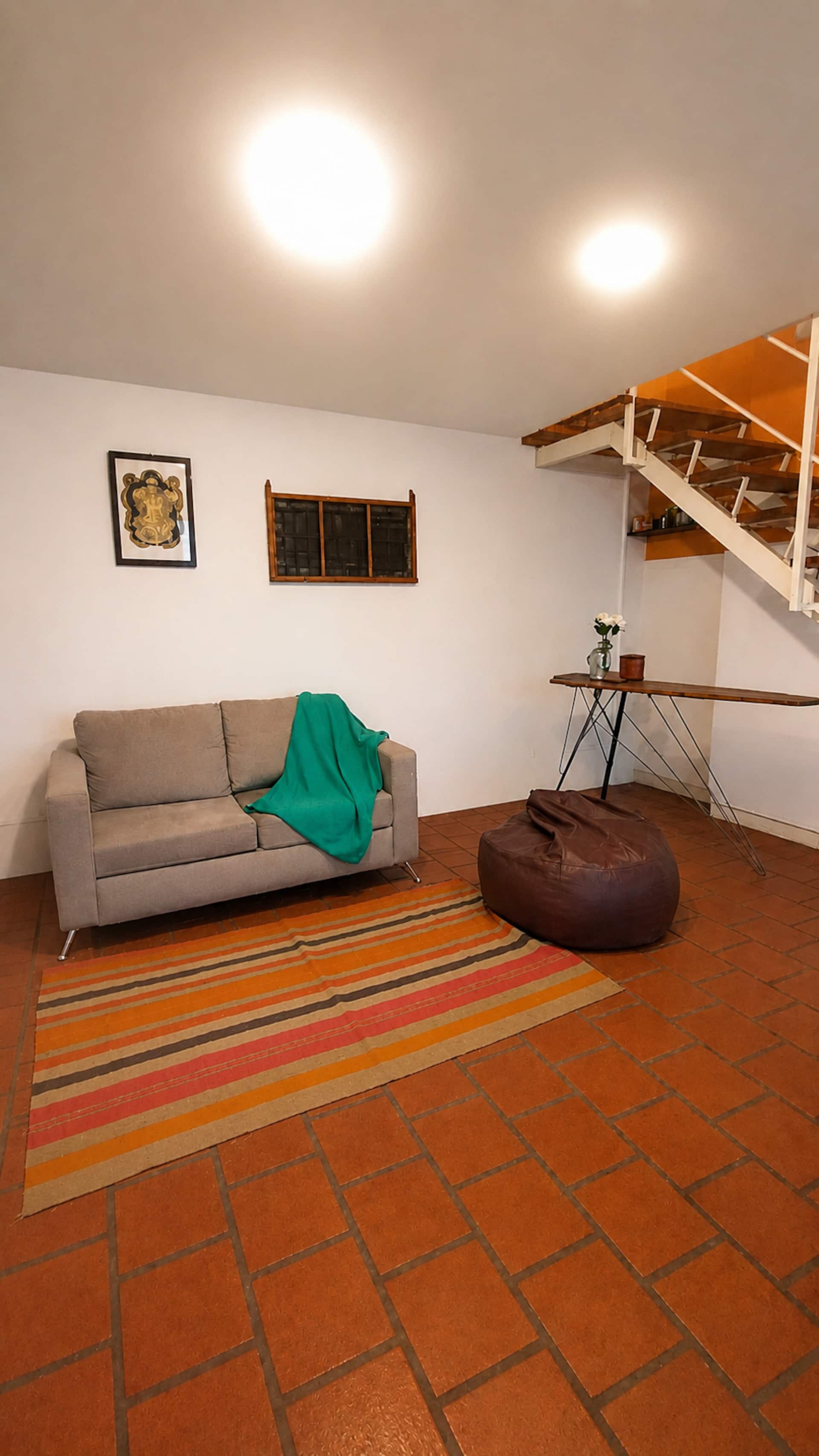 Casa com pátio e escritório