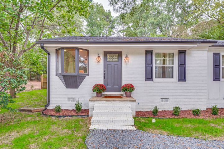 The White Brick Cottage - Apex, NC