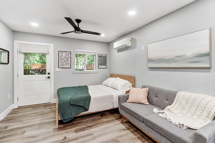 Private Cozy Adu Steps To Oak Park - Sacramento, CA