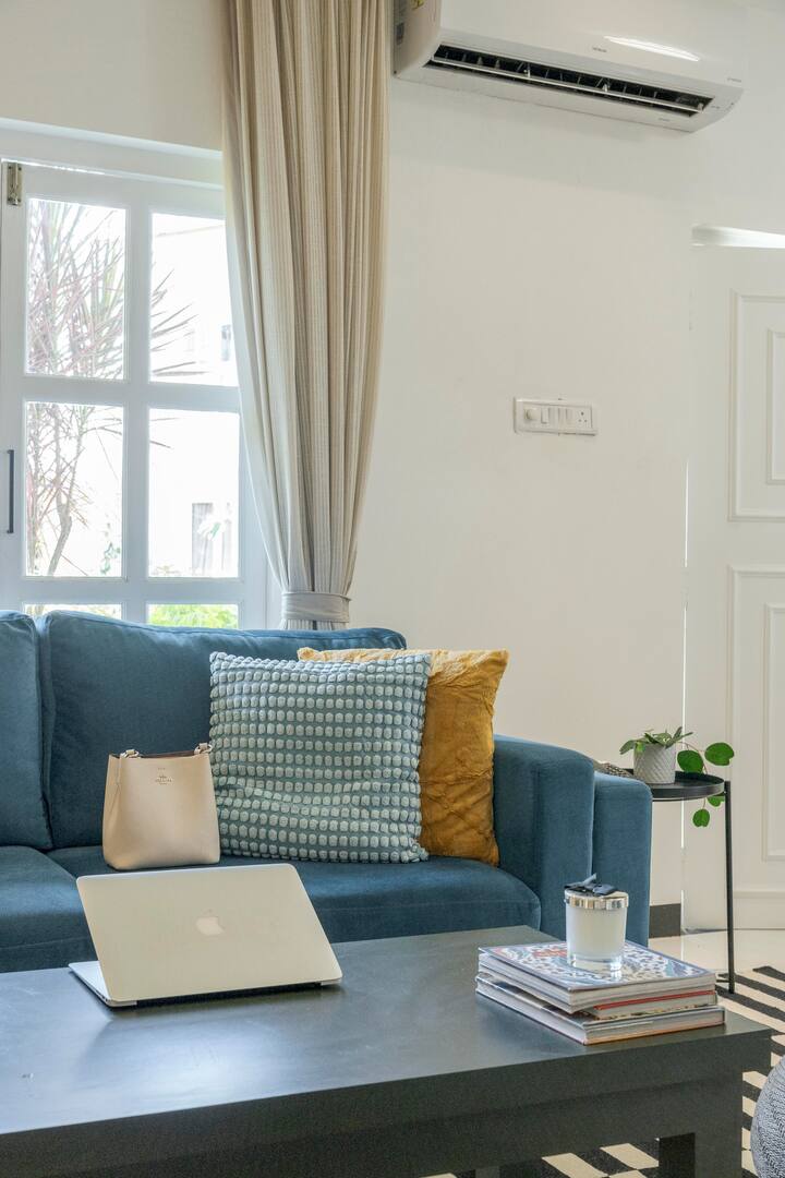 Living room image 8