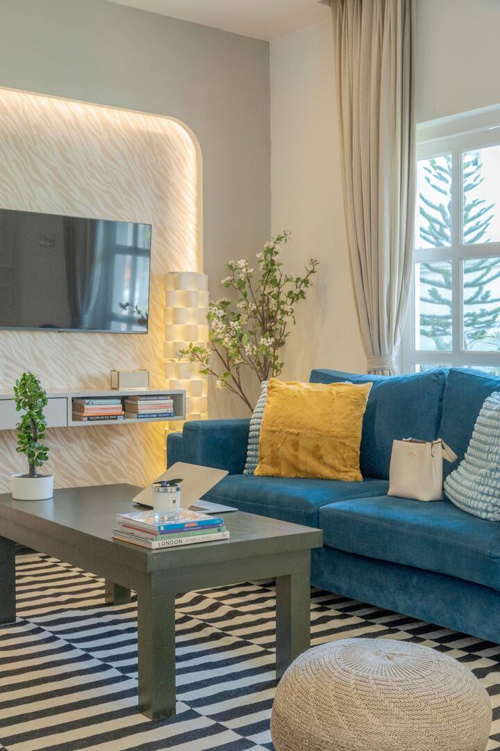 Living room image 7