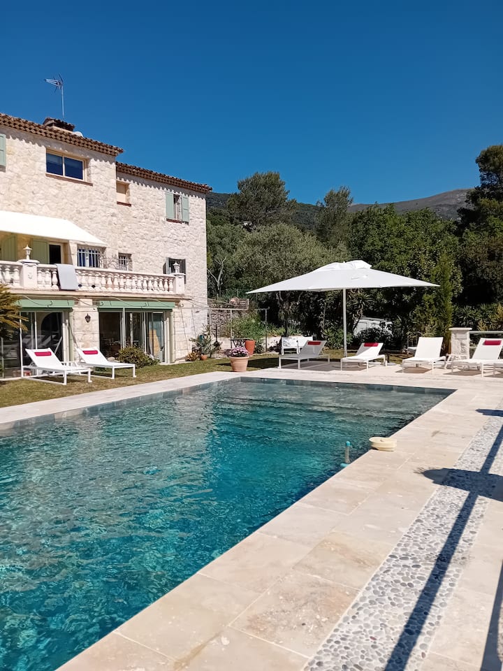 Bel Appartement Dans Un Mas Provençal. - Vence