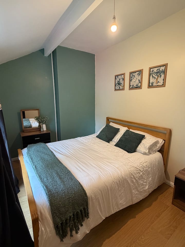 Small Cottage Based In Wrexham, Clean And Quiet - Wrexham
