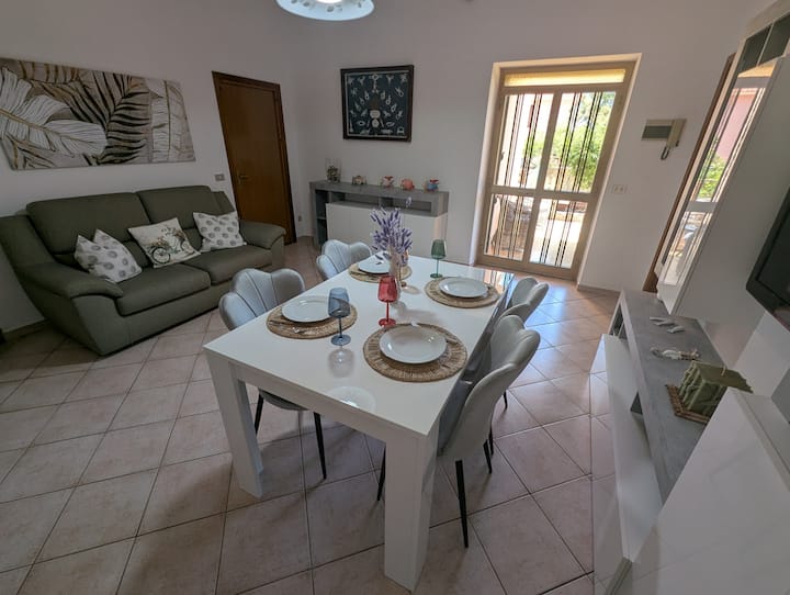 Appartamento Al Piano Terra Con 2 Camere Doppie. - Arzachena