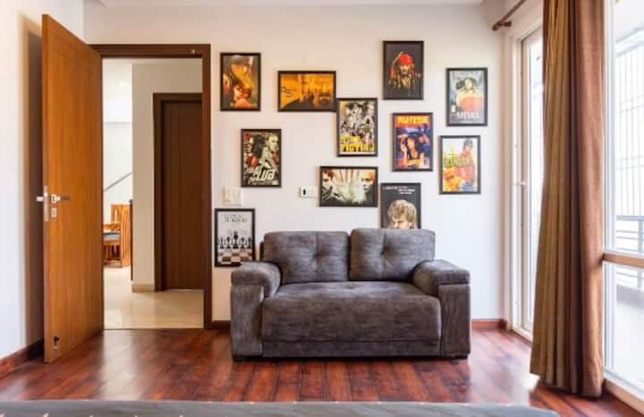 Amaris (4bhk Duplex Penthouse 5 Mins Dlf Cyberhub) - グルガーオン