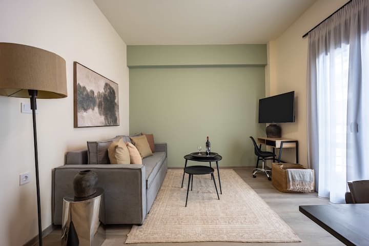 Stylish 2br Exarchia | King Bed & Desk | New Bldg - Athens