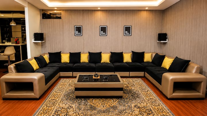 Luxury Dwarka Party Penthouse |Pool Table - Delhi