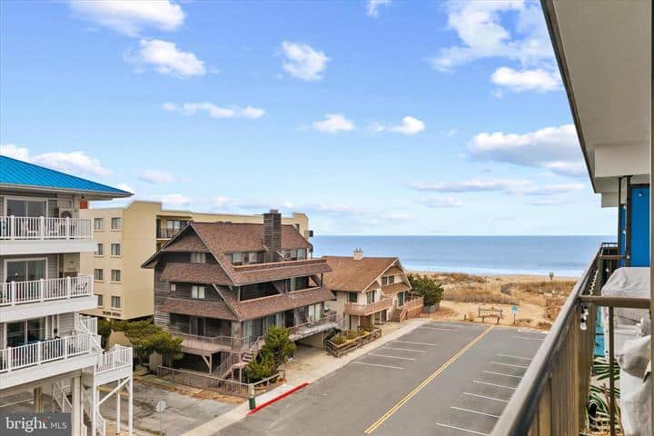 Ocean View, Steps From Beach + Pool - Ocean City, MD