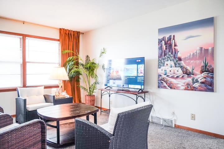 2br/1ba Heart Of The City Peaceful & Convenient - Omaha, NE