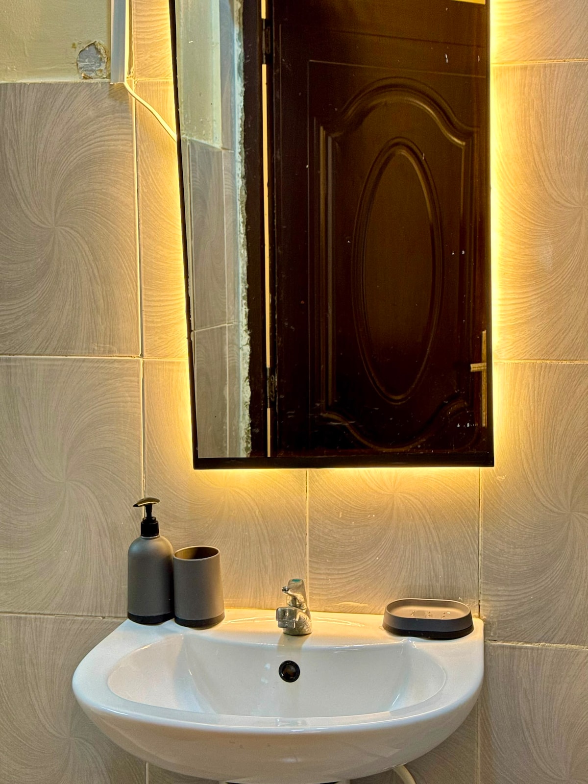 Modern Lounge Decor Details