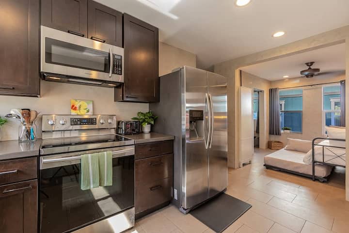New! Central Maui 2br | Ac | Work-friendly - Kahului, HI