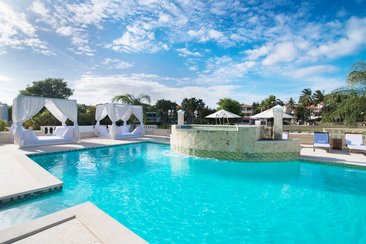VIP Villa at All-Inclusive Resort 7B