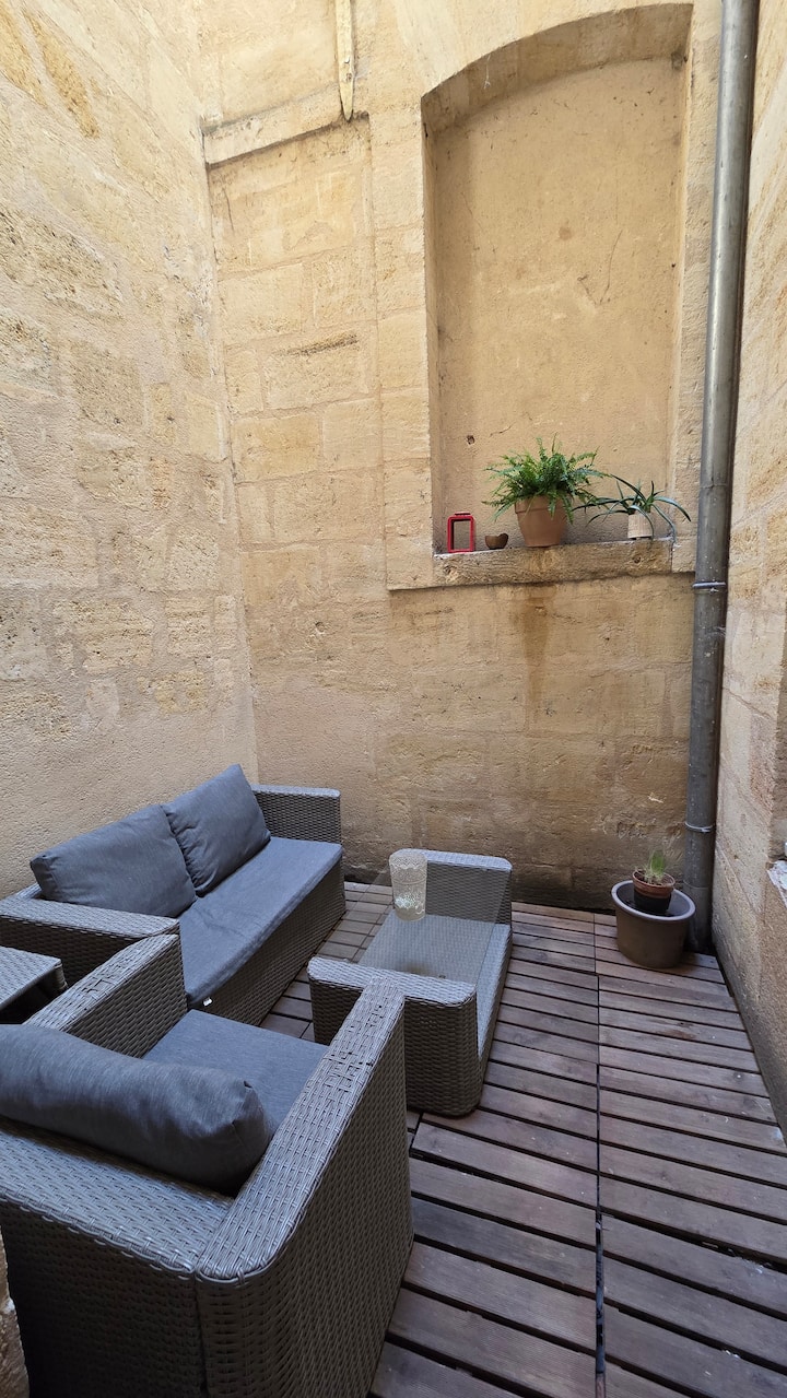 T2 De Charme Avec Patio Privé Et Vue Garonne - Burdeos