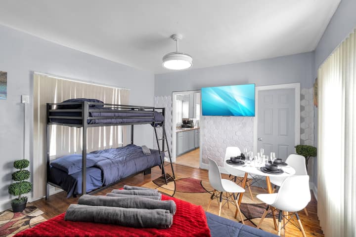 Cozy Buffalo Apartment  Pet Friendly, Sleeps 6 - Buffalo, NY