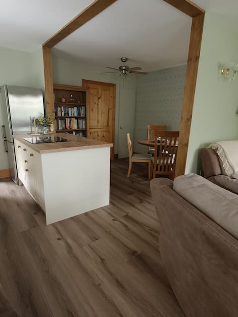 Top Airbnb: Quiet village location close to Lincoln & Newark in West Lindsey