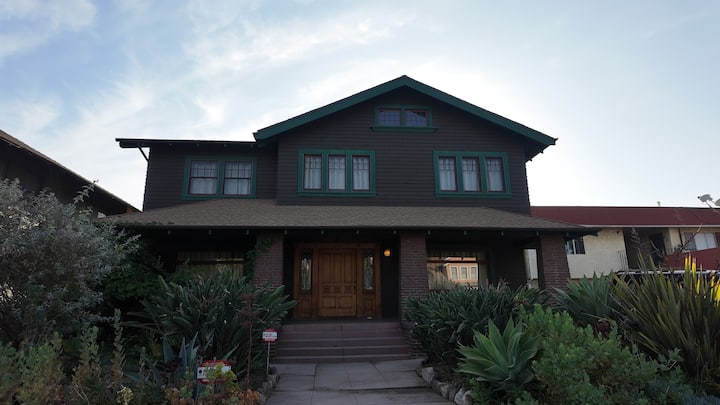 Pristine Craftsman House With Modern Amenities - Los Angeles