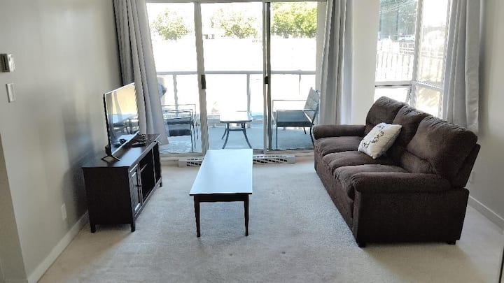 Cozy Downtown Victoria Condo | Walk To Everything - Victoria, Canada
