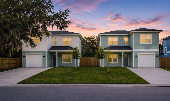 Twin Homes W/ Pools - Sleeps 16, Walk To Beach - St. Augustine, FL