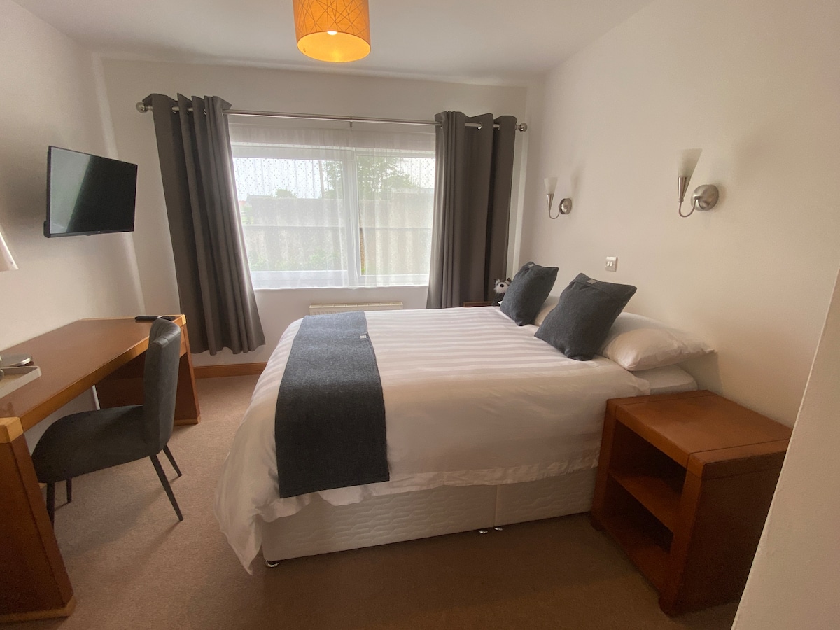 The Shires room 2