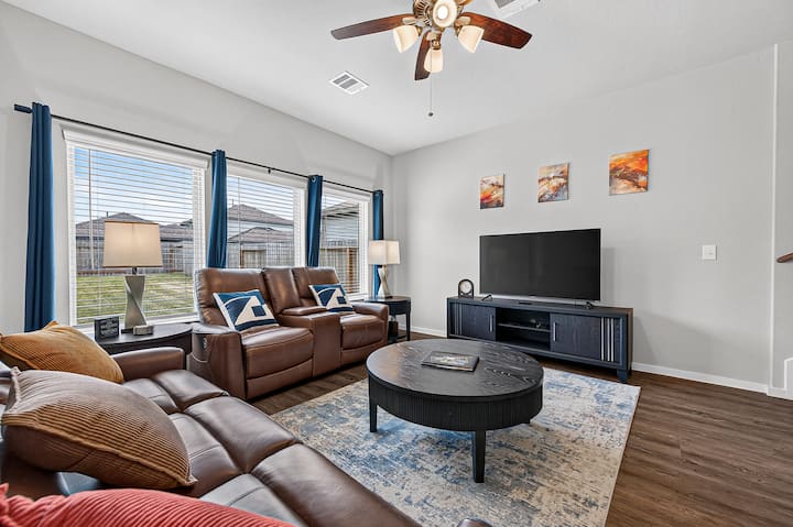 Spacious New Home In Montgomery, Tx | Pet Friendly - Magnolia, TX