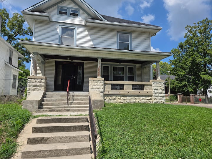 Spacious 4br Home Near Downtown Dayton - 代頓