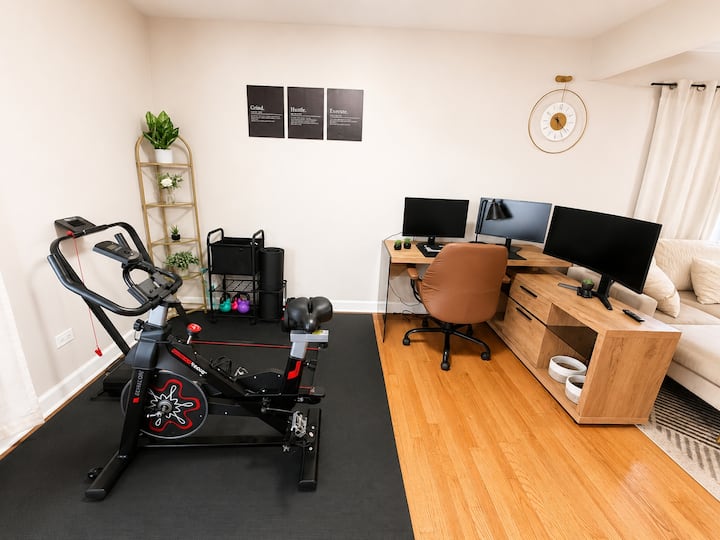 Gym + Workspace Sleeps 8 Near Ohare - Chicago, IL