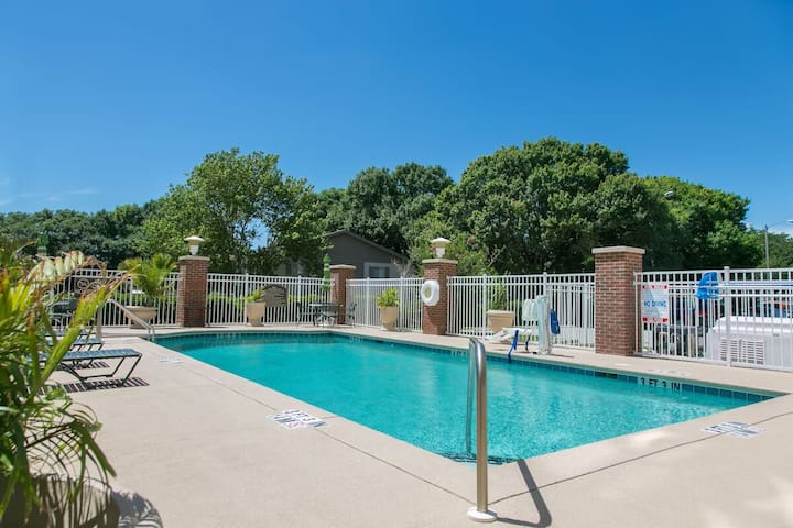 Holiday Inn Winter Haven 2 Queen Studio - Winter Haven, FL