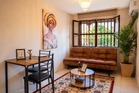 Popular Airbnb listing: Private apartment with balcony in Ciudad Amurallada in Cartagena De Indias