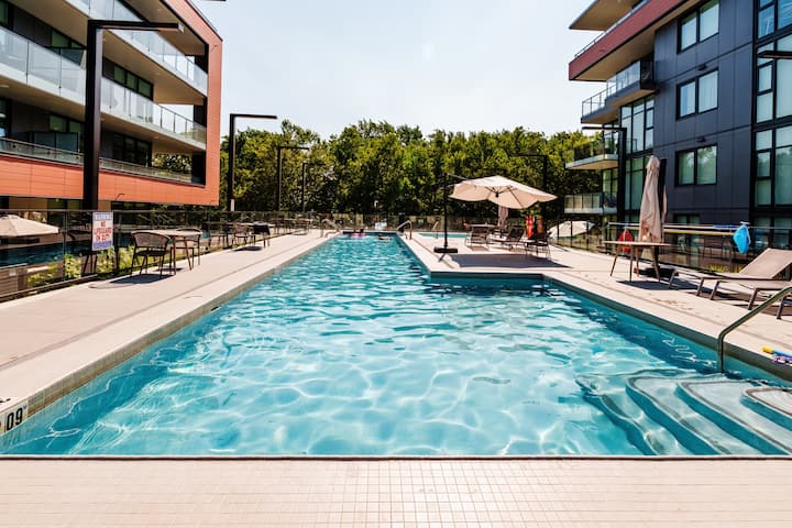 Beach Access Large Patio 1bed 1.5 Bath Sleeps 4 - Kelowna