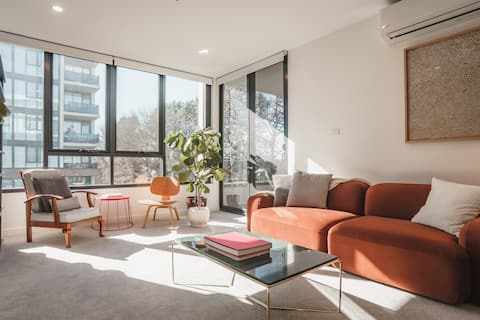 Popular Airbnb listing: The Oakline Residence in Canberra