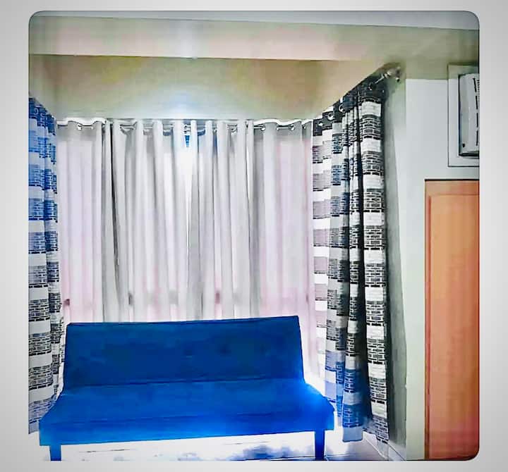 Nice Condo Across Airport W/ Netflix & Fast Wi-fi - Parañaque