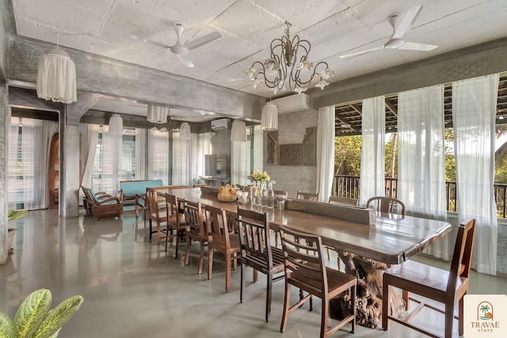 Dining area image 1