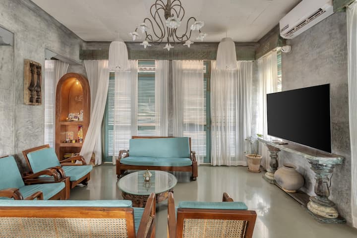 Living room image 8