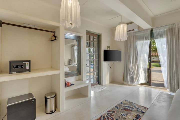 Living room image 5