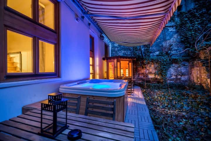 Wellness Wonderland: Garden, Sauna, Jacuzzi - Budapest