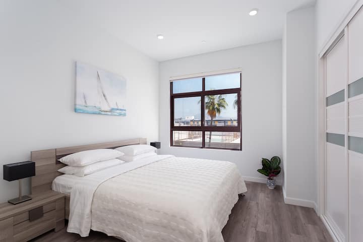 Spacious 4 Bedroom Apartment In A Central Location - Beverly Hills, CA