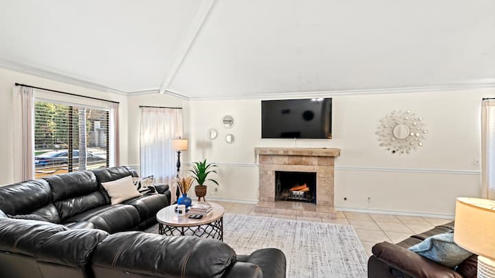 25% Off Monthly | Bright 4br/3ba| Entire House - Pomona, CA