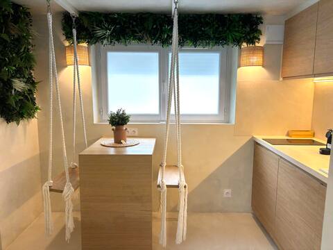 Top Airbnb: Lovina Suite · Spa & whirlpool bath, Bali decor in Saint Raphaël