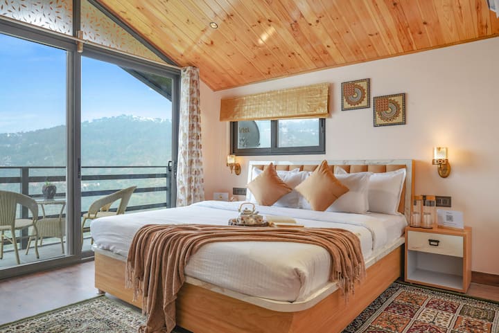 Villa With Pool Table, Balcony & Mountain Views - Kasauli