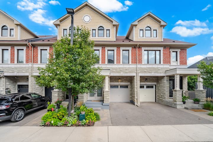 Welcoming Home Away From Home - Ontario