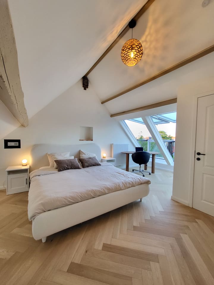 Entire House With Jacuzzi & Rooftop View - Gand