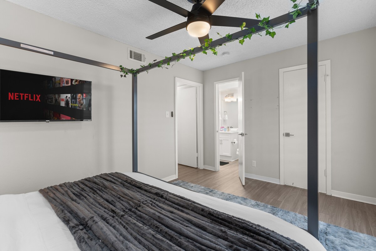 Walk to UT*parking*West Campus*Close to Downtown