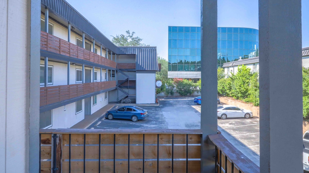 Walk to UT*parking*West Campus*Close to Downtown