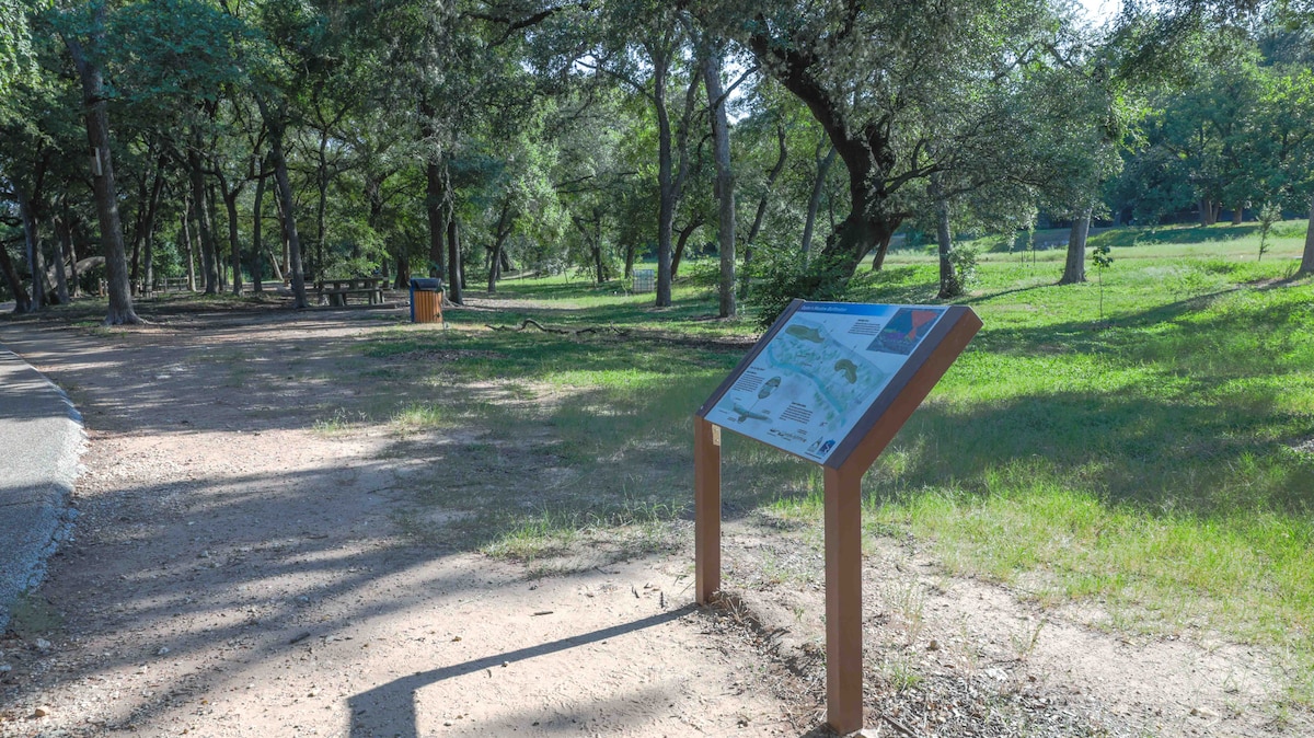 Walk to UT*parking*West Campus*Close to Downtown