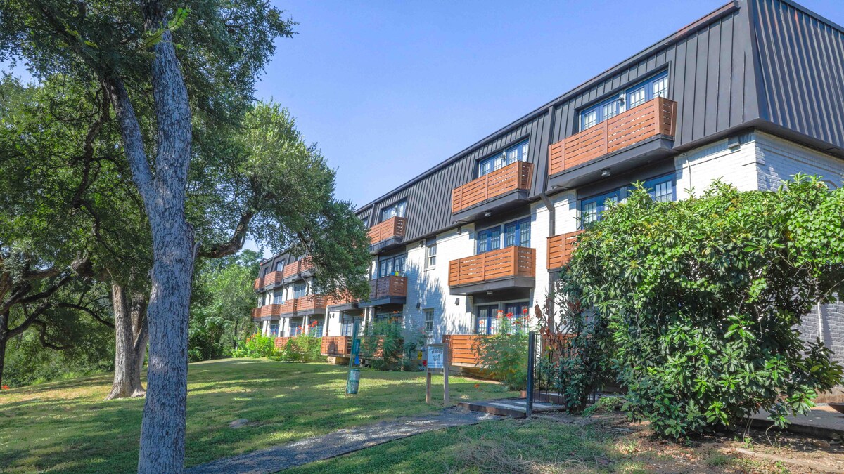 Walk to UT*parking*West Campus*Close to Downtown